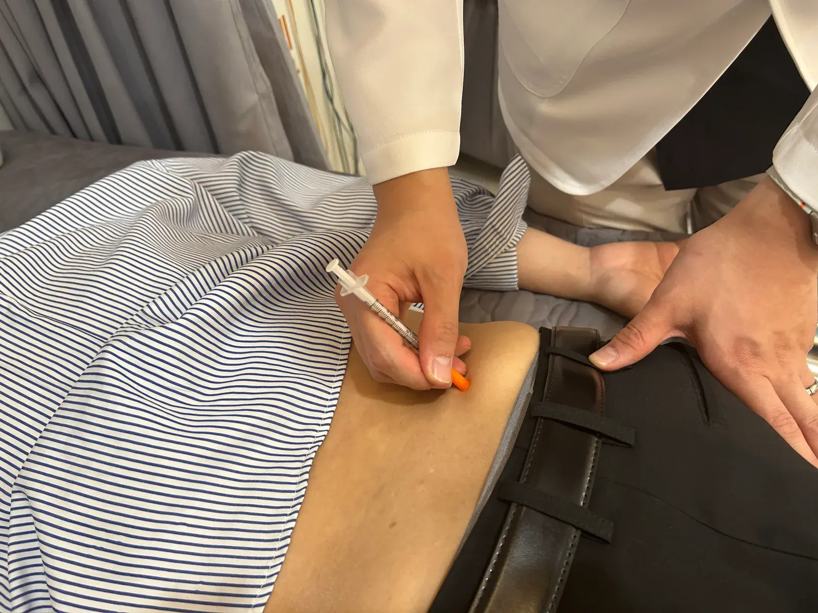 두꺼비365한의원 약침 시술 장면